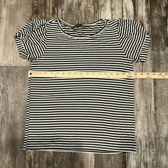 Staccato Olive Green and White Fitted Short Sleeve Tee Size XS - Picture 6 of 9